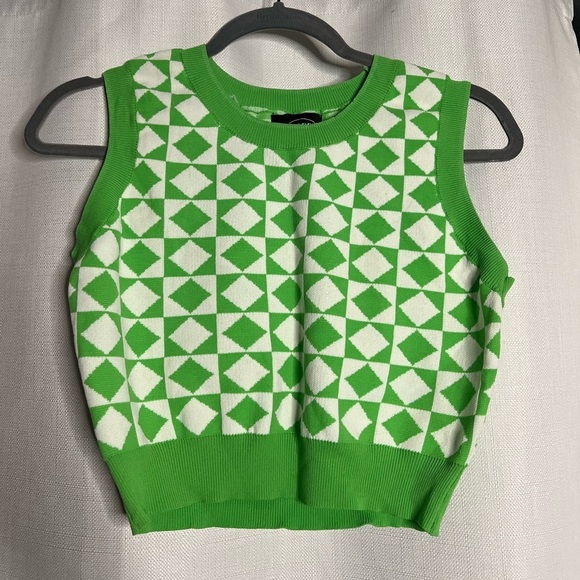 Cider Green and White Geometric Knit Cropped Sweater Vest - Picture 4 of 7